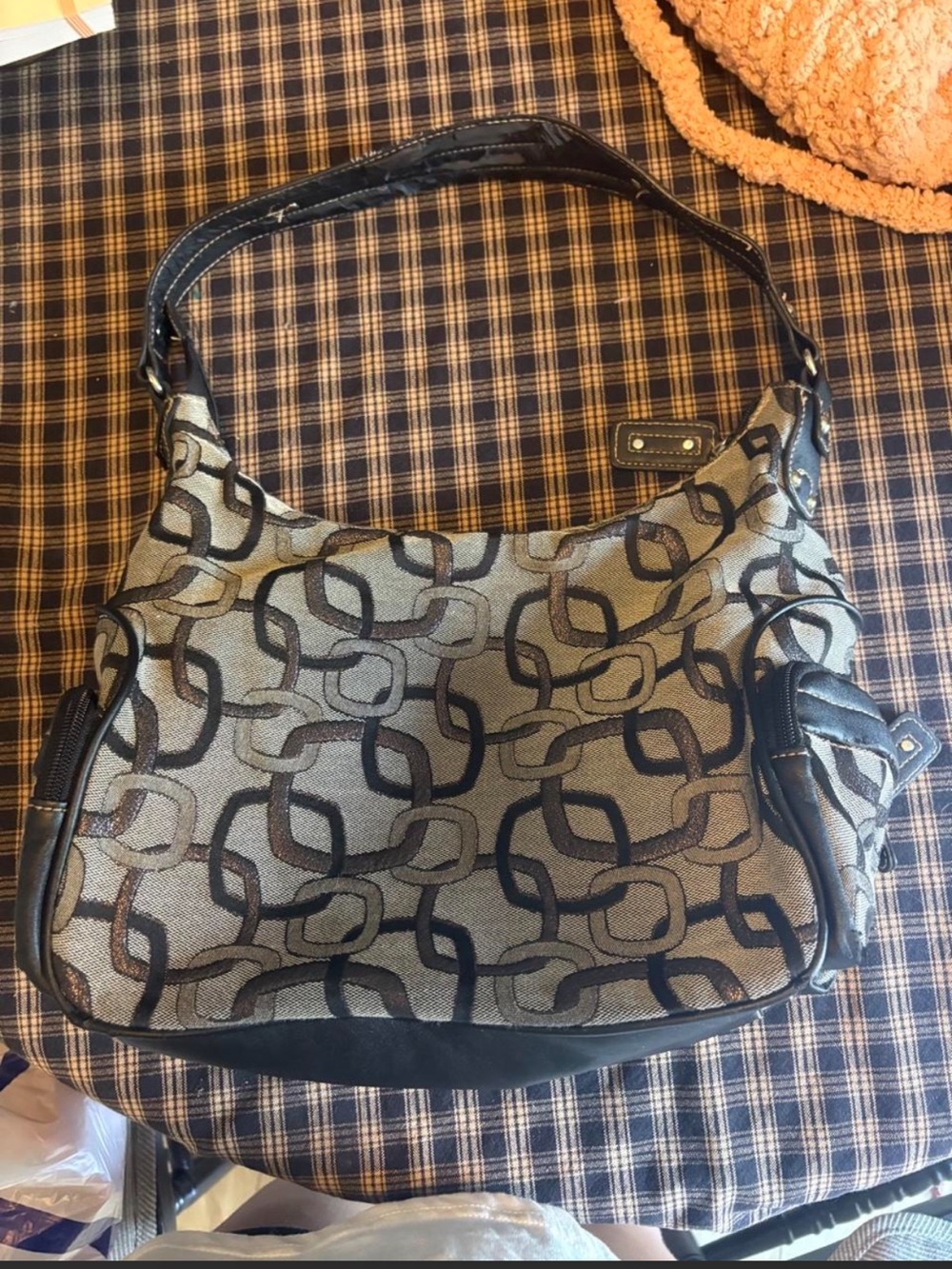 Gray Chain-Pattern Shoulder Bag - Picture 2 of 3